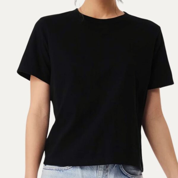 T-shirt oversize boxy mujer color Black puesta - Nudo Studio Panamá
